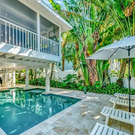 Ami Peppertree Paradise - Cozy Updated Home Wheated Pool On North End Of Island 2 Houses To Beach